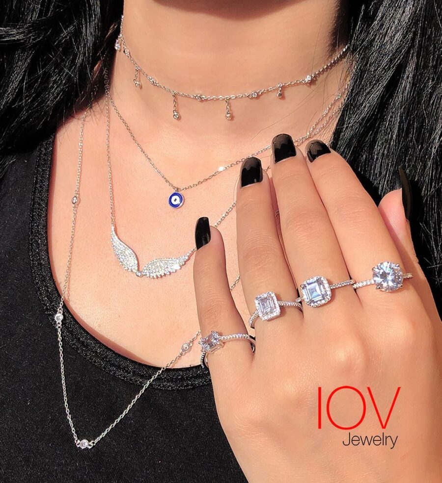 wings shape necklace. - Image 2