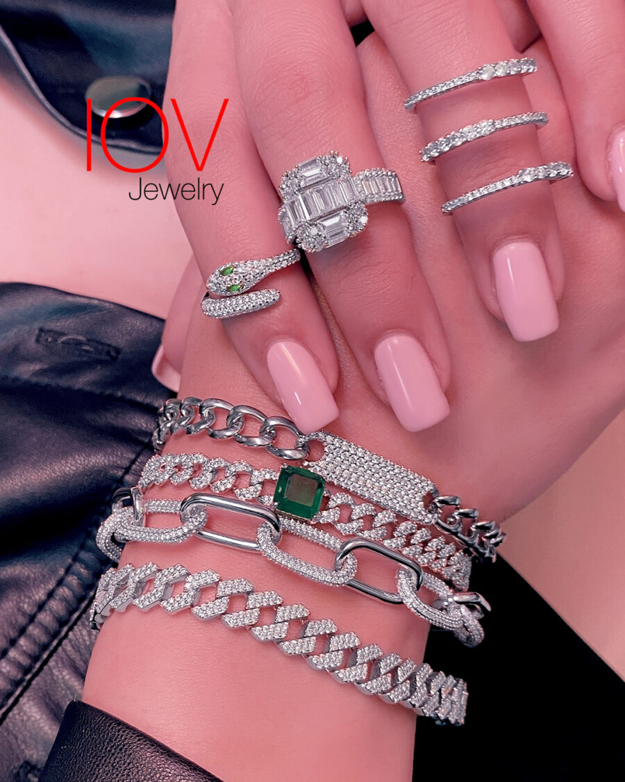curb chain diamond style bracelet with square emerald stone. - Image 2