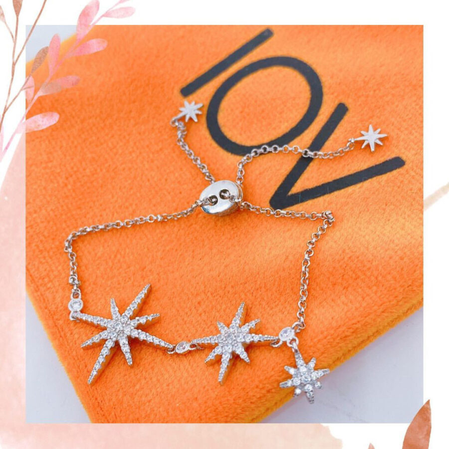 adjustable length stars bracelet.