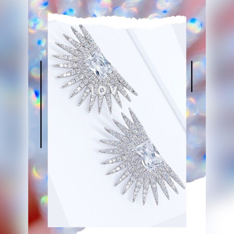 rays shape stud earrings.