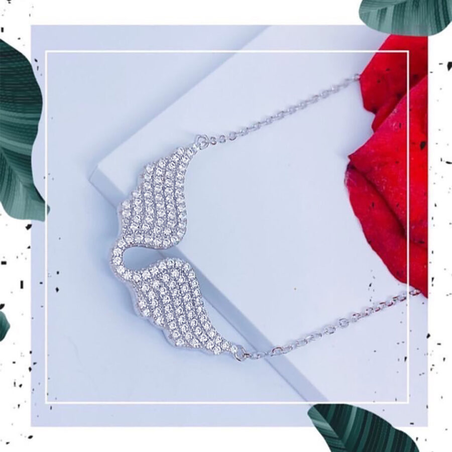 wings shape necklace.