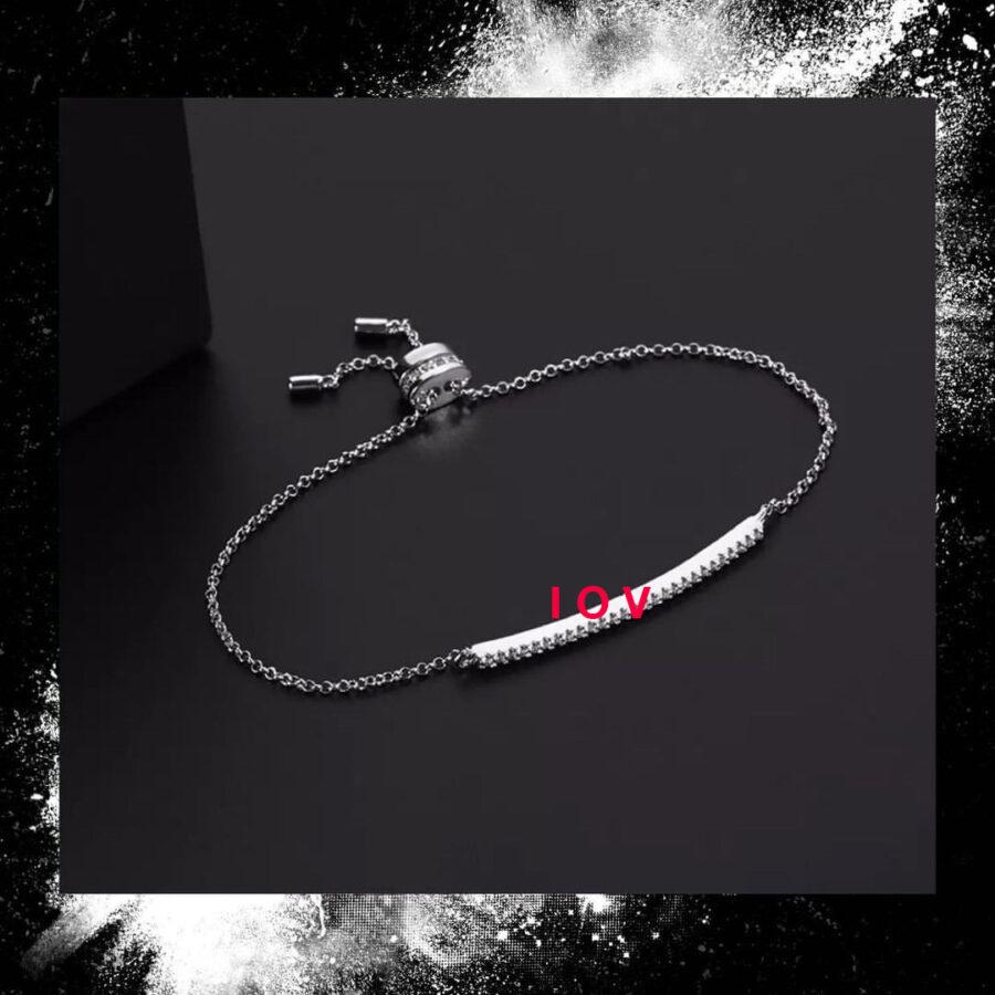 bar shape adjustable bracelet.