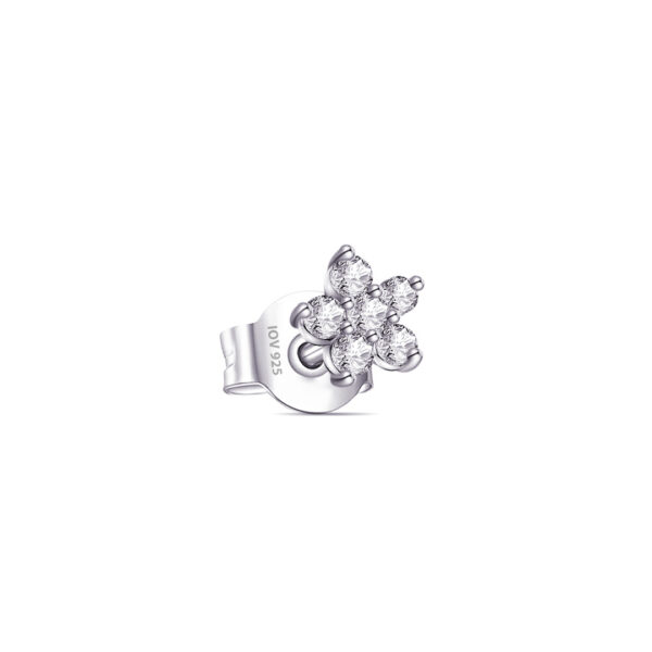 flower shape small stud earring.