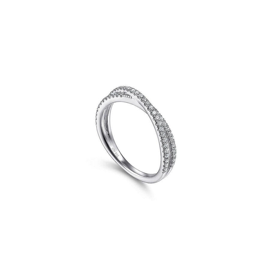 Criss cross CZ ring