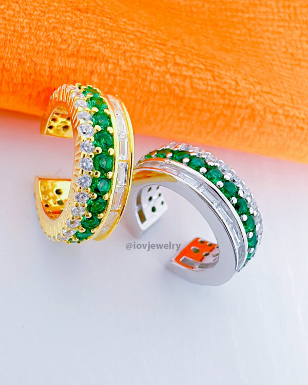 CZ emerlad color and white stones triple line earcuff.