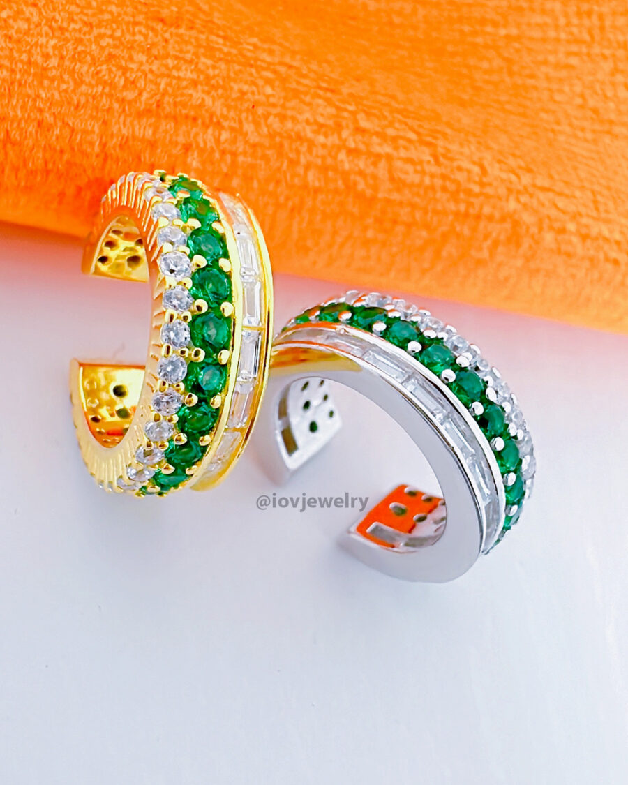 CZ emerlad color and white stones triple line earcuff.
