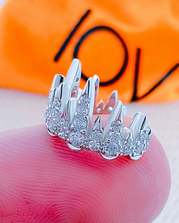 tiara shape earcuff.