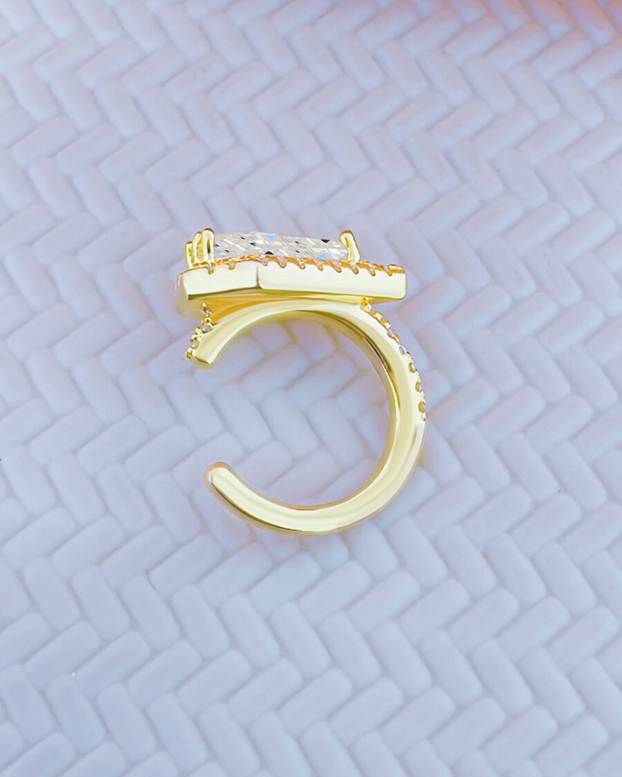 Kite shape stone in a halo setting earcuff. - Image 2