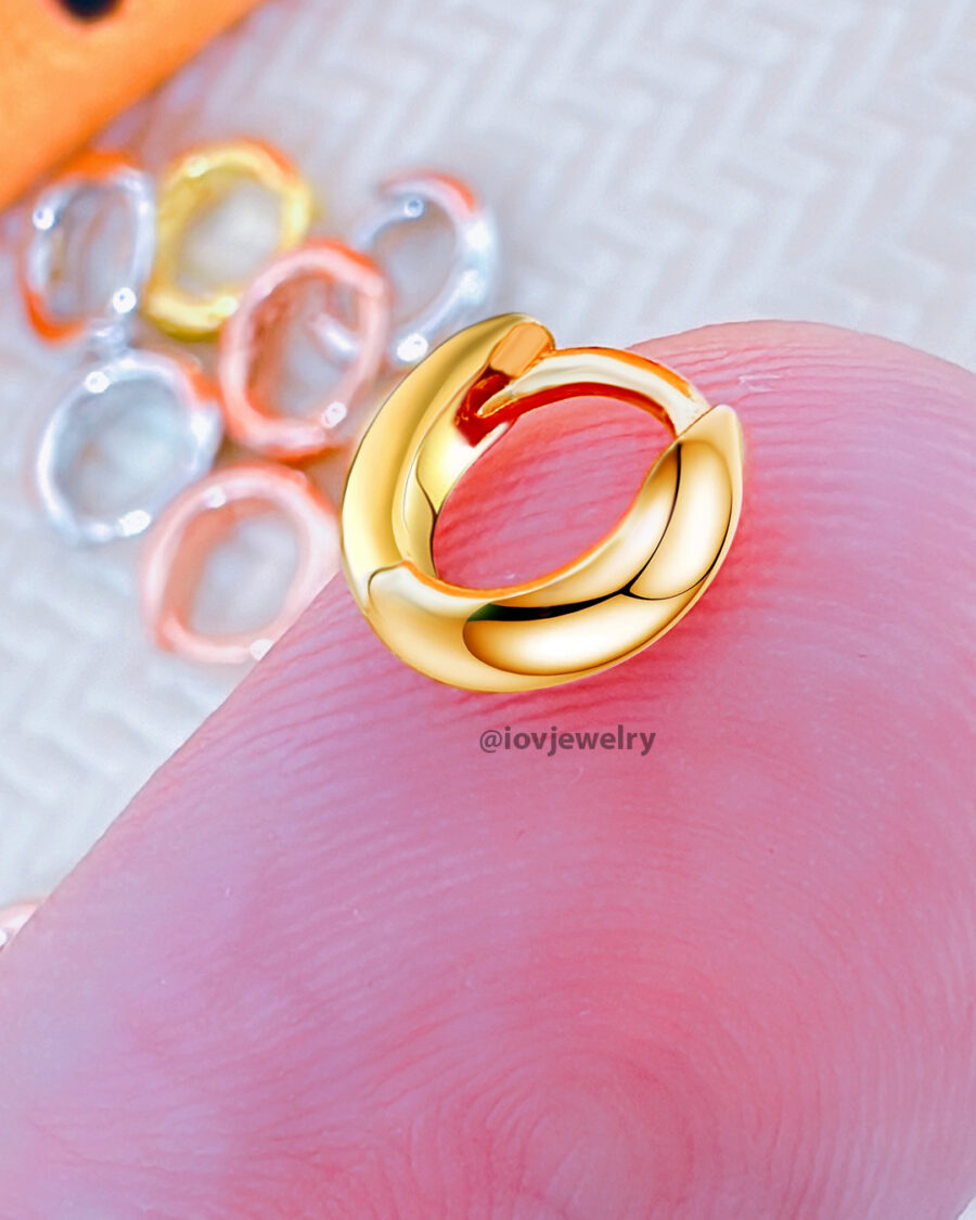 5mm plain huggie hoop earring.