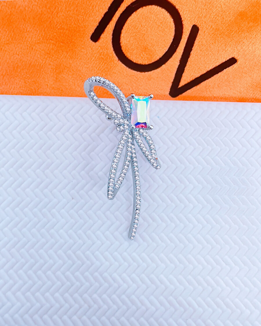 ribbon shape earcuff.