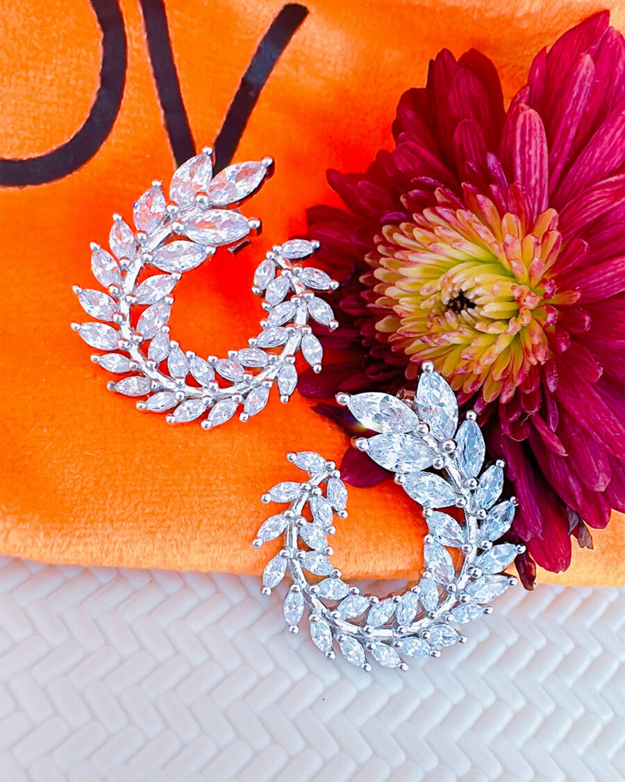 feather marquise shape round earring.