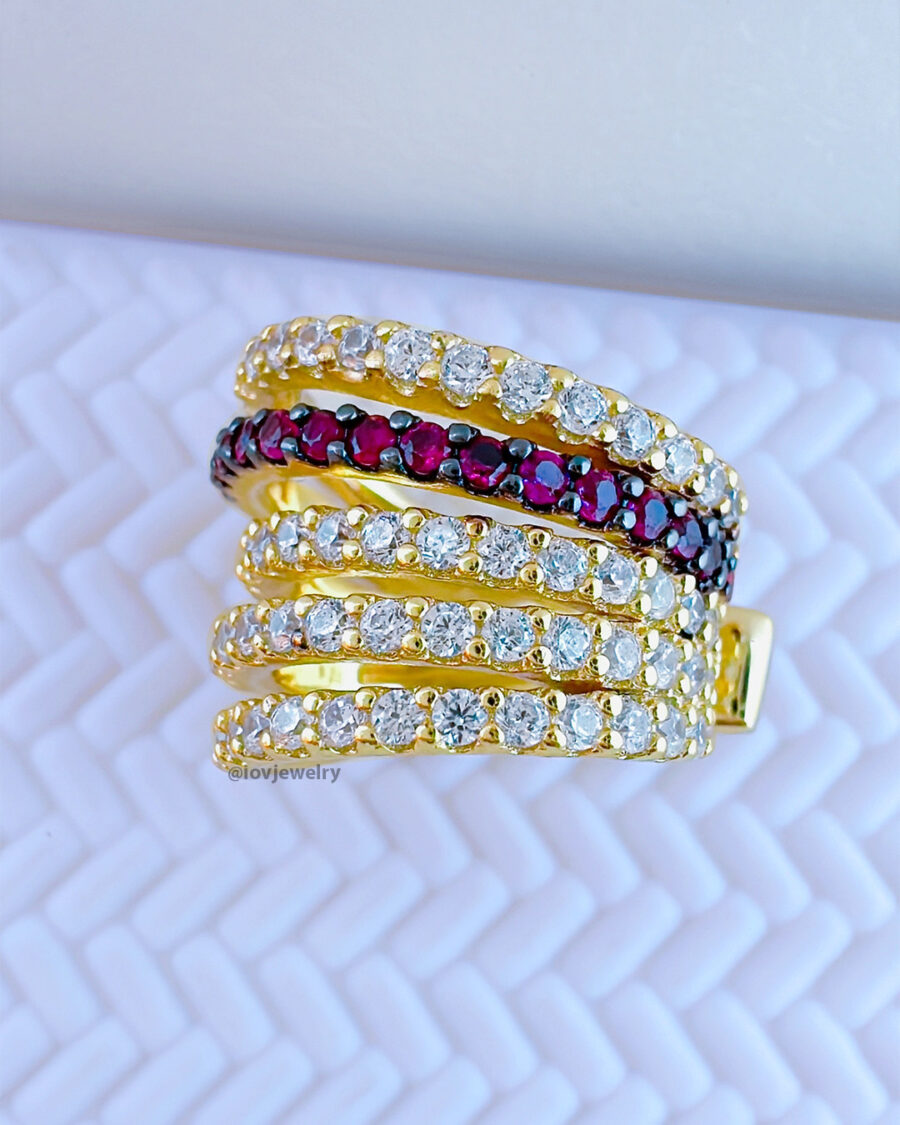 Multilines white and ruby color CZ earcuff.