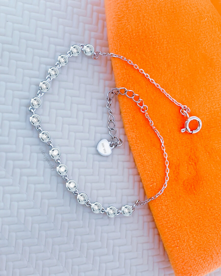 CZ round stones in bezel setting bracelet.