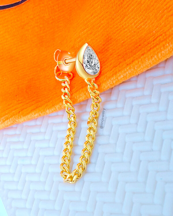 CZ pear shape in a bezel setting with back and front curb chain.