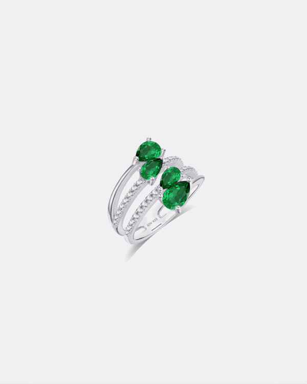 multi lines emerald color ring.