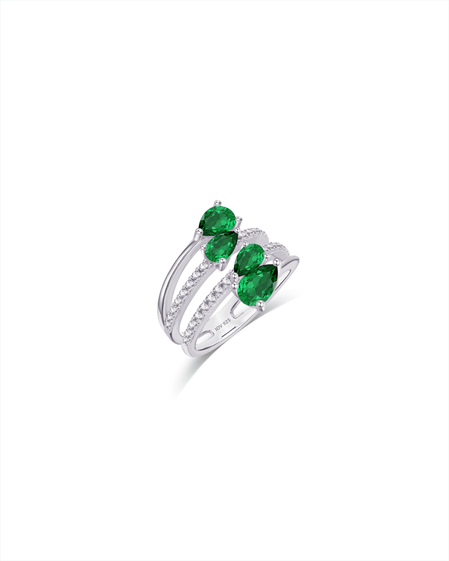 multi lines emerald color ring.